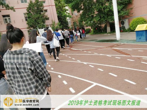 2019護士資格考試——考生準(zhǔn)備入場，緊張復(fù)習(xí)中